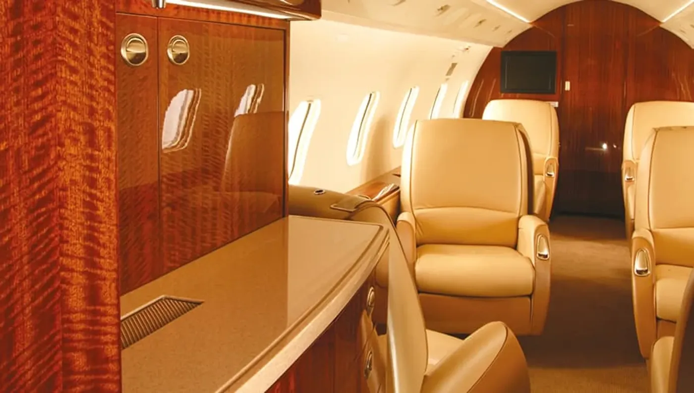 Bombardier Challenger 300 - private jet charter