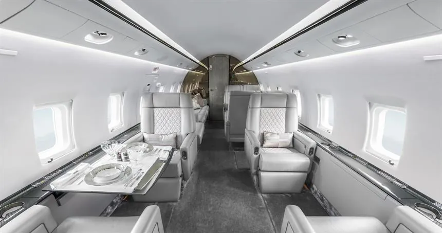 Bombardier Challenger 605 - private jet charter
