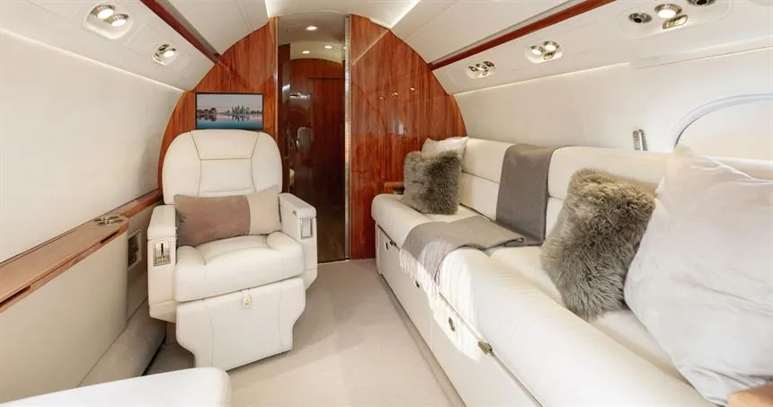 Gulfstream G550 - private jet charter